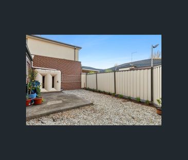 2/20 Sovereign Boulevard, Harkness, Vic 3337 - Photo 6
