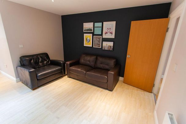 3 bedroom flat to rent - Photo 1