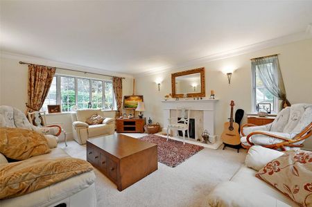 5 bedroom detached house to rent - Photo 3