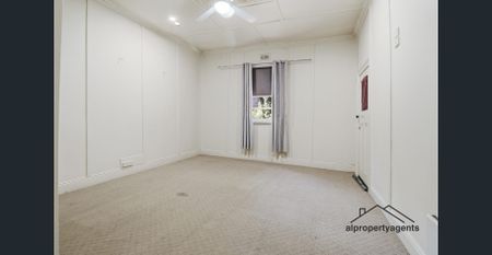 Position Perfect! - Photo 3