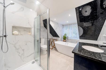 Greatford Drive, Guildford - 5 bedrooms Property for lettings - Seymours - Photo 3