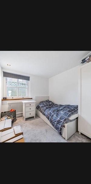 Room in a Shared Flat, Enmore Road, SE25 - Photo 1