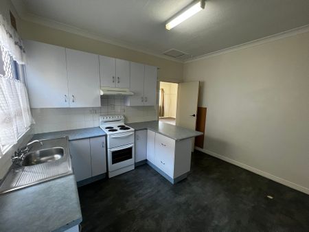 2 bedroom home with ample shed storage - Photo 4