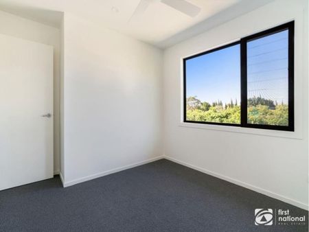 Boutique townhouse within a gated complex - Photo 3