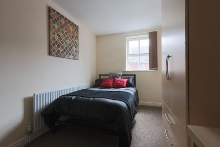 6 bedroom terraced house to rent - Photo 2