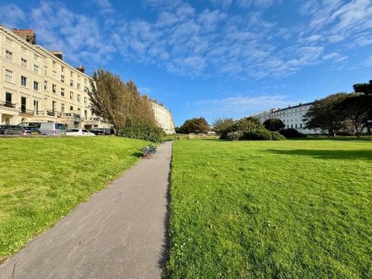 Adelaide Crescent, Hove, BN3 2JH - Photo 1