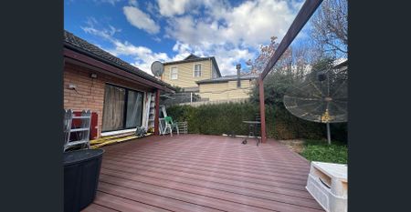 Share House-Charming Family Home in Leafy Mont Albert-Furnished - Photo 2