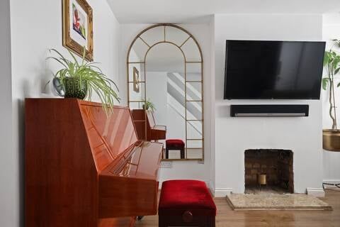 3 Bed Terraced House, Sandford Road, E6 - Photo 1