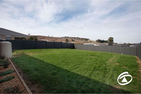 7 Doonie Way, 3810, Pakenham Vic - Photo 2