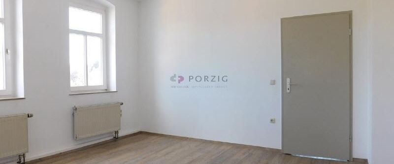 Großzügige Dachgeschossperle mit 3 Zimmern & Einbauküche! - Foto 1