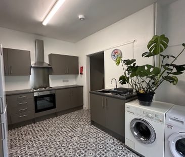 5 bedroom house - Photo 1