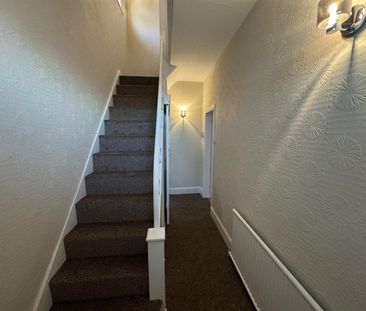 Bird Hall Lane, Stockport SK3, London - Photo 5