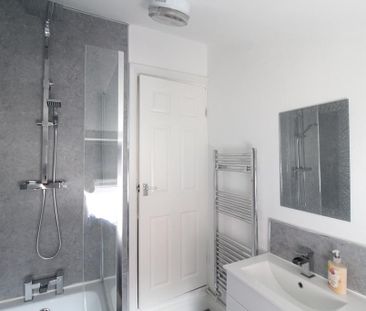 2 bedroom terraced house to rent - Photo 2