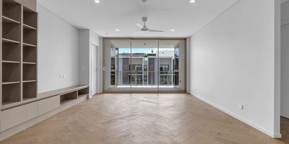 Luxury Riverside Living - 2-Bed + MPR Residence - Photo 3