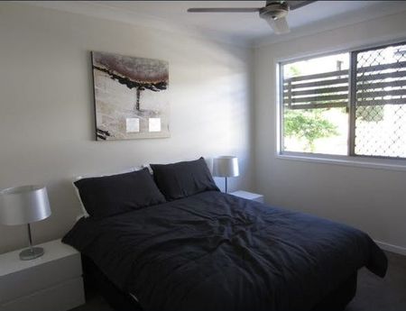 MODERN LOW MAINTENANCE TOWNHOUSE IN PRIME LOCATION! - Photo 2