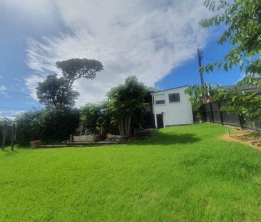 Modernized Homely Three Bedroom Home - Photo 5