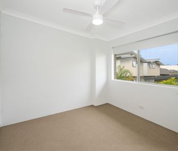 Renovated Kitchen, Private Balcony & Air Conditioning in Hamilton - Photo 3