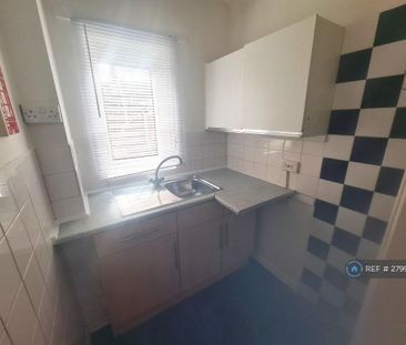 Studio to rent - Photo 6