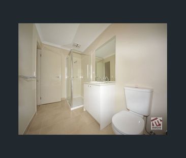 SPACIOUS FAMILY HOME! - Photo 2