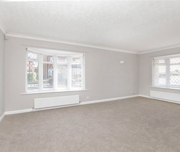 Recently redecorated and new carpets throughout, three bedroom deta... - Photo 2