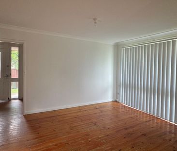 Three Bedroom Family Home Freshly Painted - Photo 3