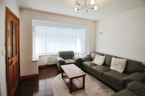 The Oval, Leeds - Photo 1