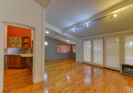 EAST TAMWORTH - Classic Three Bedroom Home for Lease - Photo 3