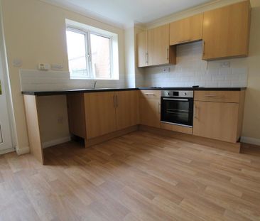 3 bedroom semi-detached house to rent - Photo 2