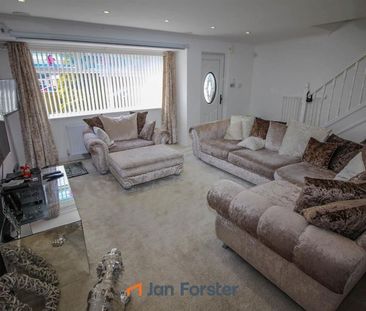 3 Bedroom House - Semi-Detached - Photo 2