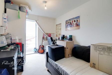 3 bedroom flat to rent - Photo 5