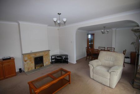 2 bedroom detached bungalow to rent - Photo 3