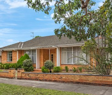 26 Walbundry Avenue, Balwyn North VIC 3104 - House For Rent | Domain - Photo 5