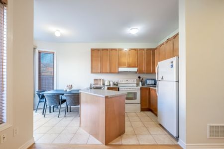 For Lease - 8 Stookes Crescent, Richmond Hill, Ontario - Photo 3