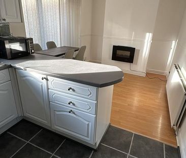 3 bedroom semi-detached house to rent - Photo 2