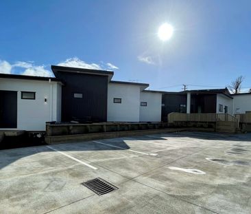 Beautifully presented studio in Temple View - Photo 4