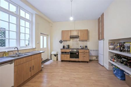 4 bedroom flat in South Kensington - Photo 5