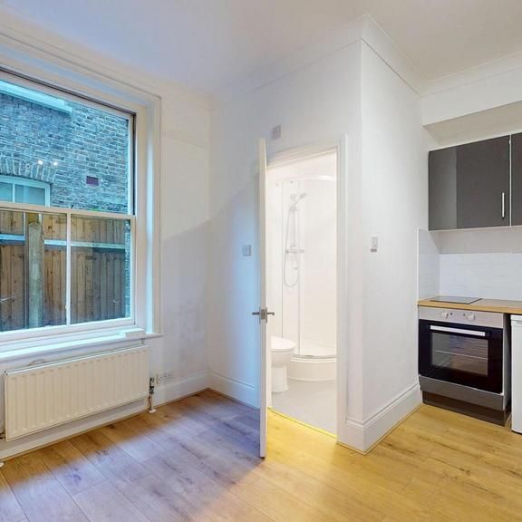 Studio to rent - Photo 1