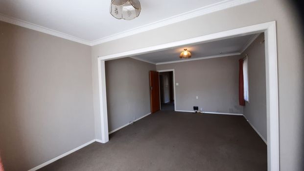 Family living at England!! - Photo 1