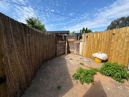 2 bedroom terraced house to rent - Photo 4