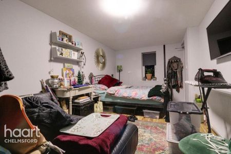 2 bedroom coach house to rent - Photo 2