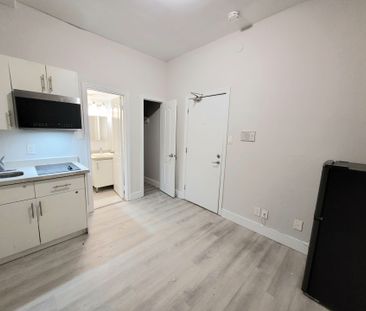For Lease - 1371 King Street Unit# 204, Toronto, Ontario - Photo 2