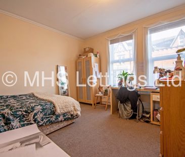 4 Bedroom Mid Terraced House for rent in Manor Drive - Photo 2