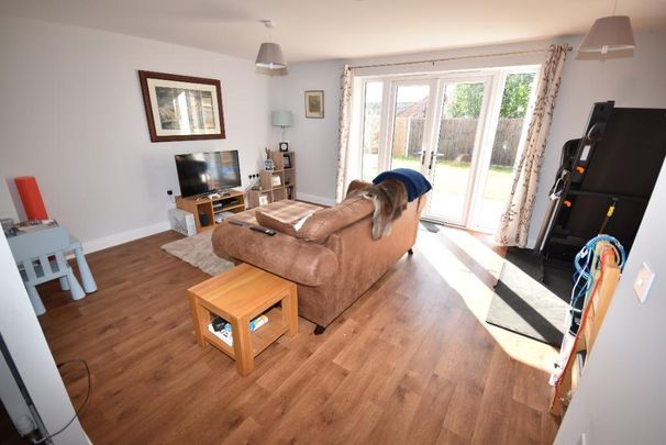 3 bedroom semi-detached house to rent - Photo 1