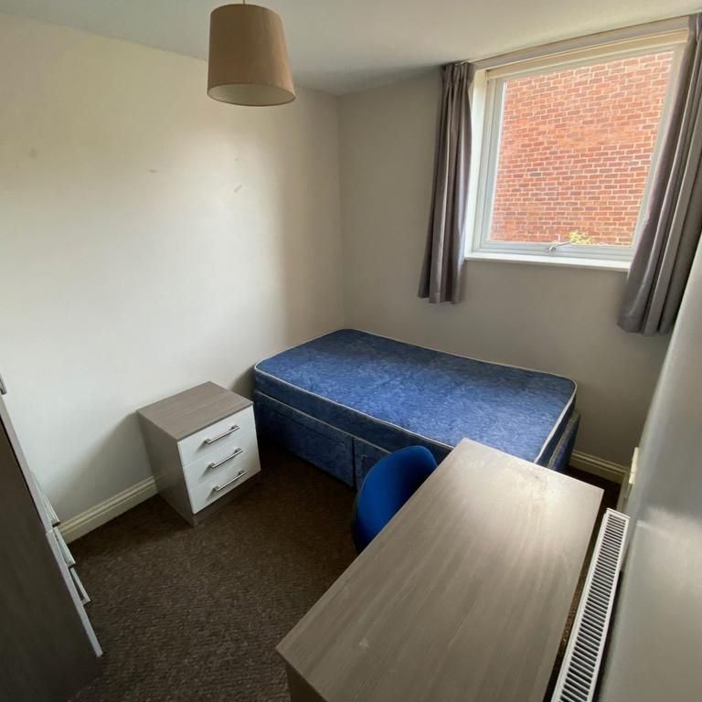 1 bedroom in a house share to rent - Photo 1
