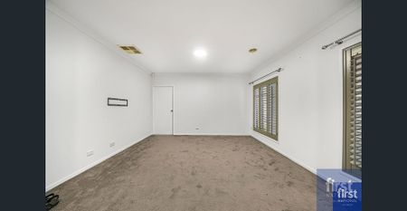 🏠 !! Modern Family Living with Pool, Solar Panels & Spacious Interiors in a Convenient Tarneit Location - For Rent !! - Photo 3