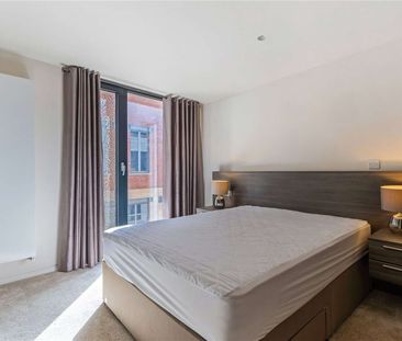 Furnished Four Double Bedroom townhouse with a garage and roof terr... - Photo 6