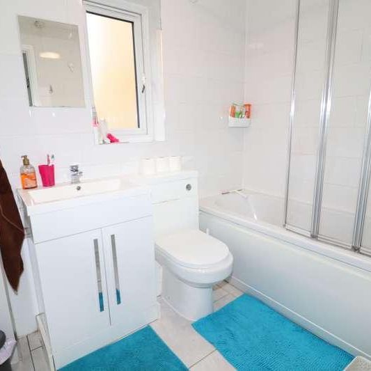 Isambard Place, London, SE16 - Photo 1