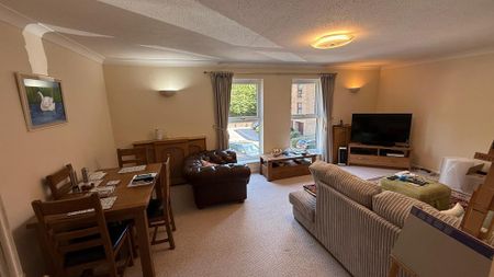 2 bedroom flat to rent - Photo 2