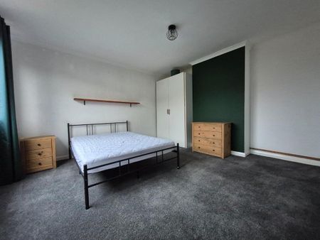 1 bedroom in a house share to rent - Photo 2
