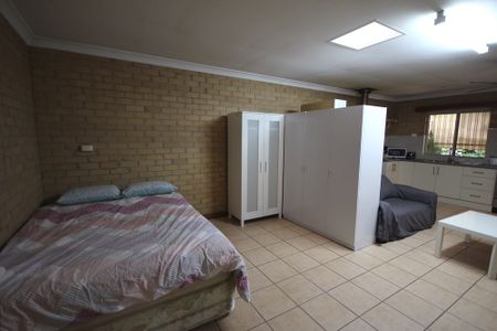 6-bedroom shared house / townhouse, Clairville Road - Photo 2